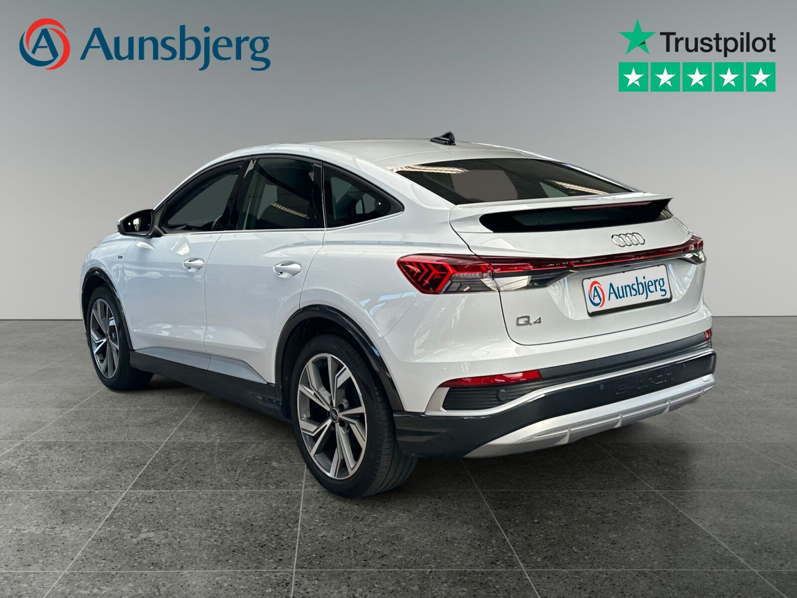 Hvid Audi Q4 e-tron fra 2023