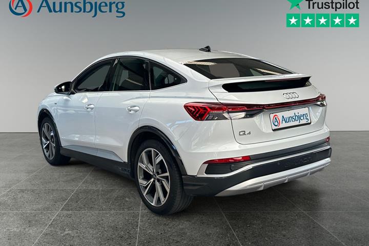 Hvid Audi Q4 e-tron fra 2023