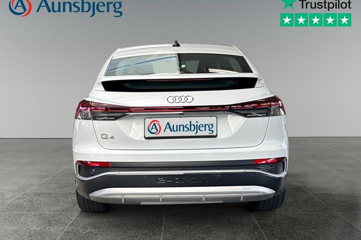 Hvid Audi Q4 e-tron fra 2023