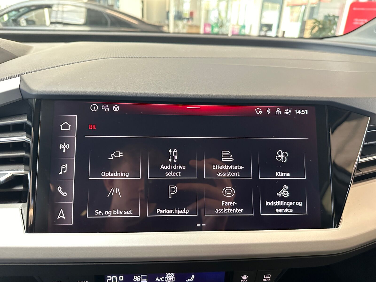 Hvid Audi Q4 e-tron fra 2023