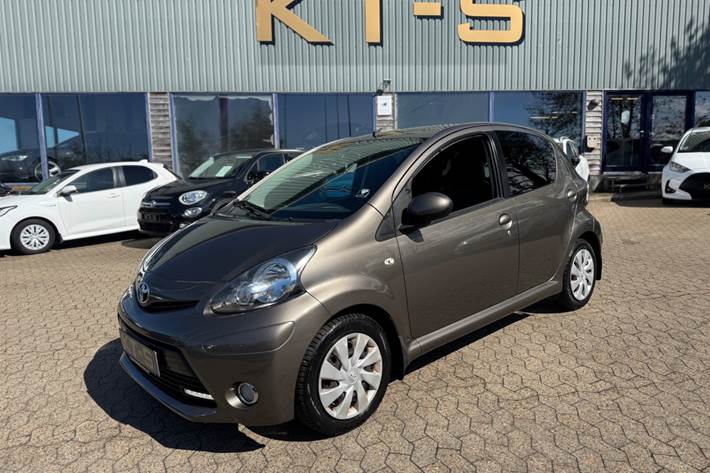 Bronze Toyota Aygo fra 2012