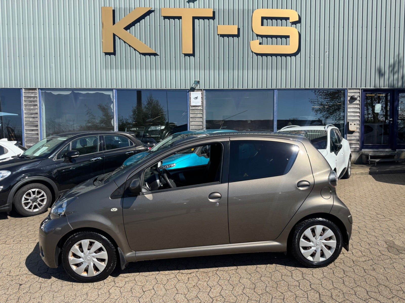 Bronze Toyota Aygo fra 2012