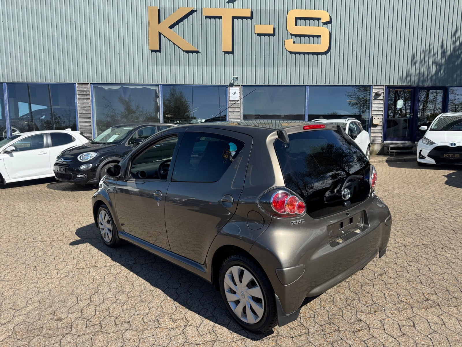 Bronze Toyota Aygo fra 2012