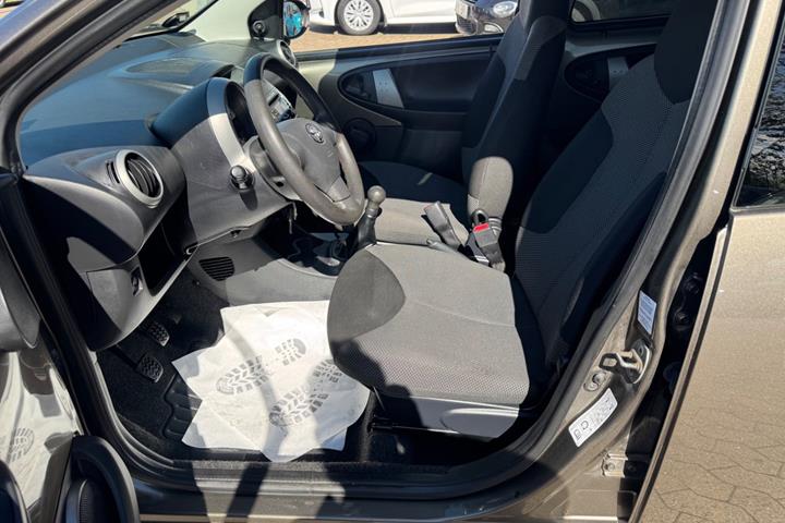Bronze Toyota Aygo fra 2012