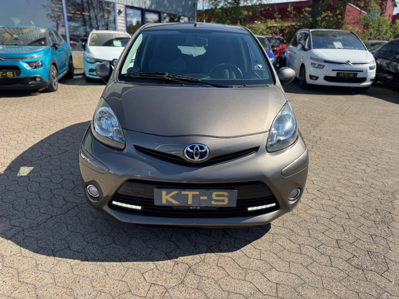 Bronze Toyota Aygo fra 2012