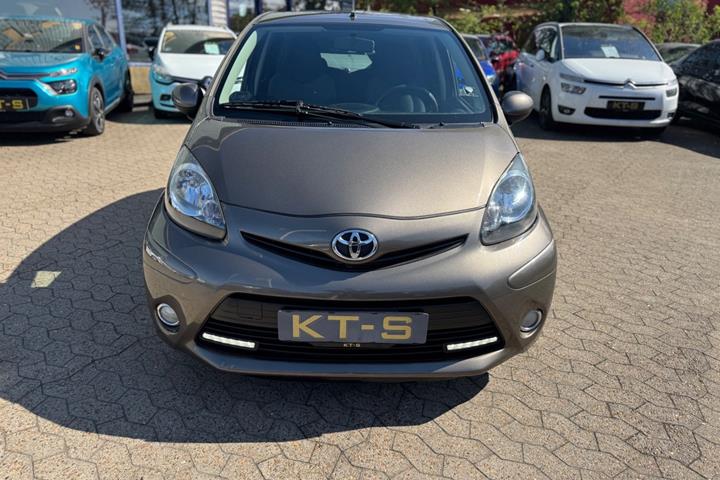 Bronze Toyota Aygo fra 2012