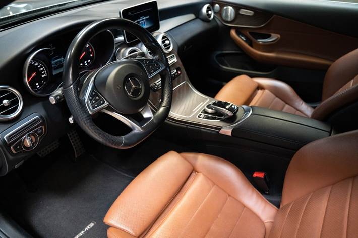 Sølv Mercedes C200 fra 2017