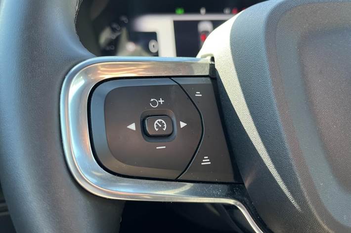 Grå Volvo EC40 fra 2025