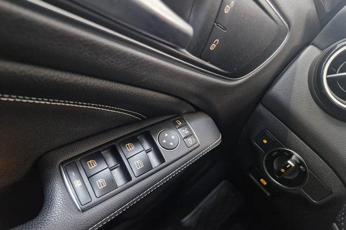 Hvid Mercedes GLA250 fra 2019