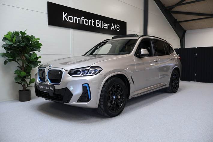 Orange BMW iX3 fra 2023