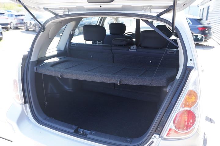 Sølv Suzuki Liana fra 2006
