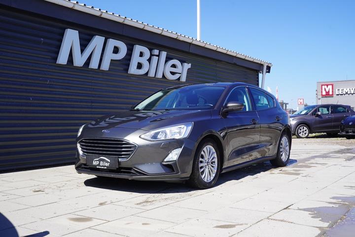 Grå Ford Focus fra 2019 set udefra