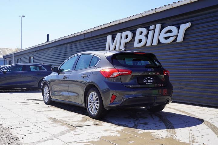 Grå Ford Focus fra 2019