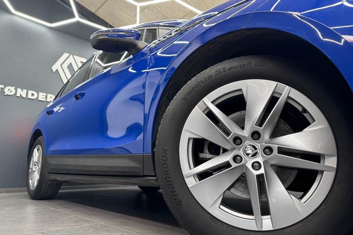 Blå Skoda Enyaq fra 2023