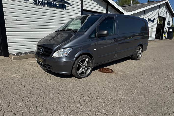 Grå Mercedes Vito 122 fra 2014 set udefra