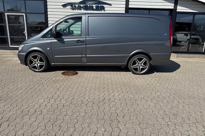 Grå Mercedes Vito 122 fra 2014 set udefra