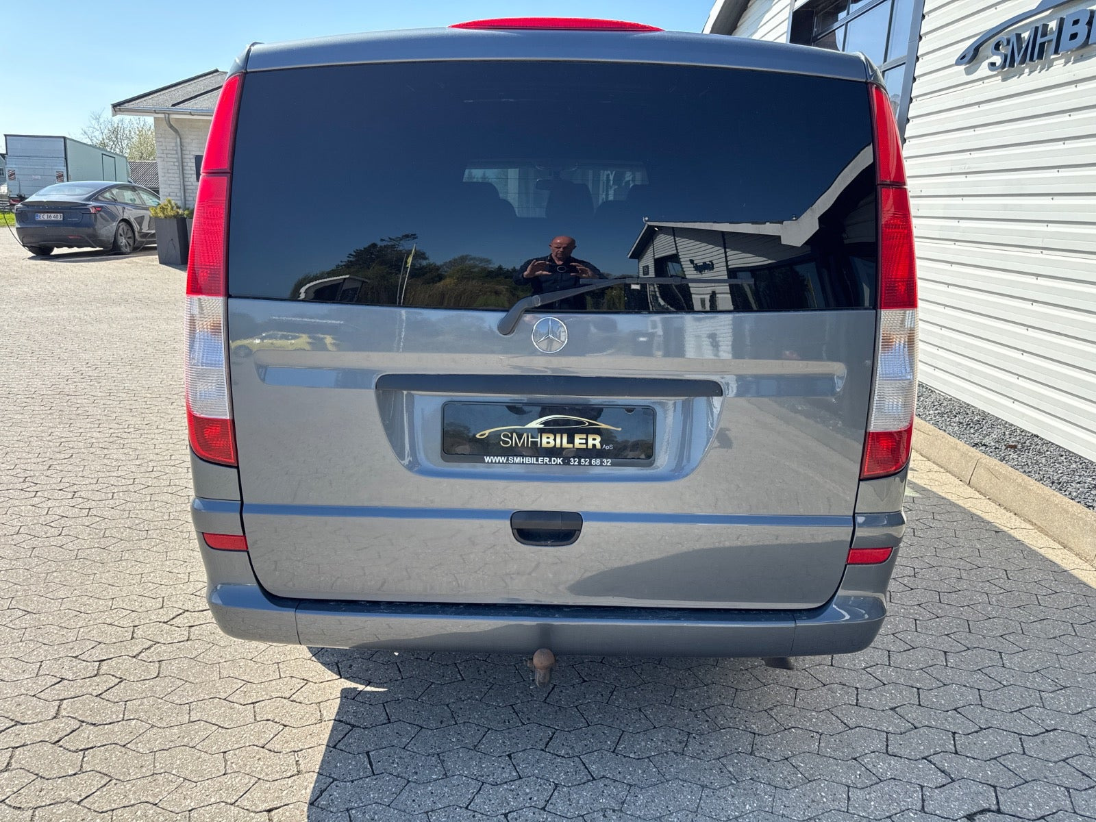 Grå Mercedes Vito 122 fra 2014 set udefra