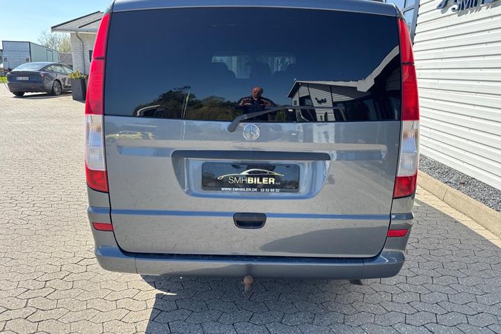 Grå Mercedes Vito 122 fra 2014 set udefra