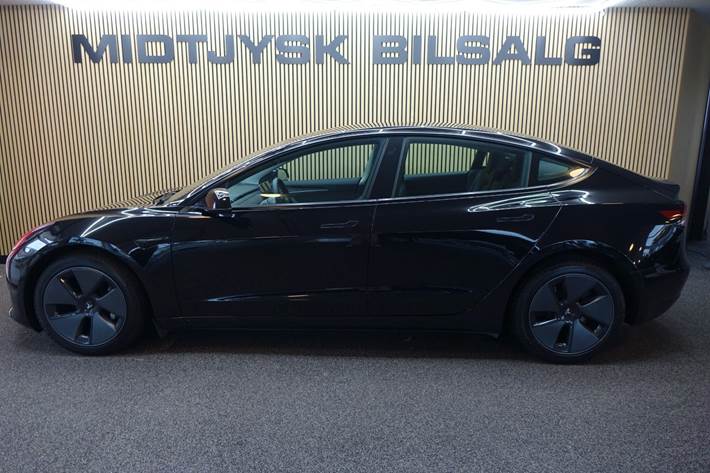 Sort Tesla Model 3 fra 2023