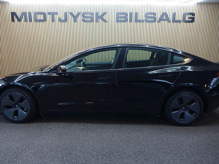 Tesla Model 3 RWD