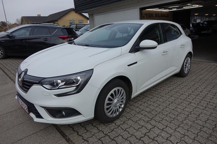 Hvid Renault Megane IV fra 2017 set udefra