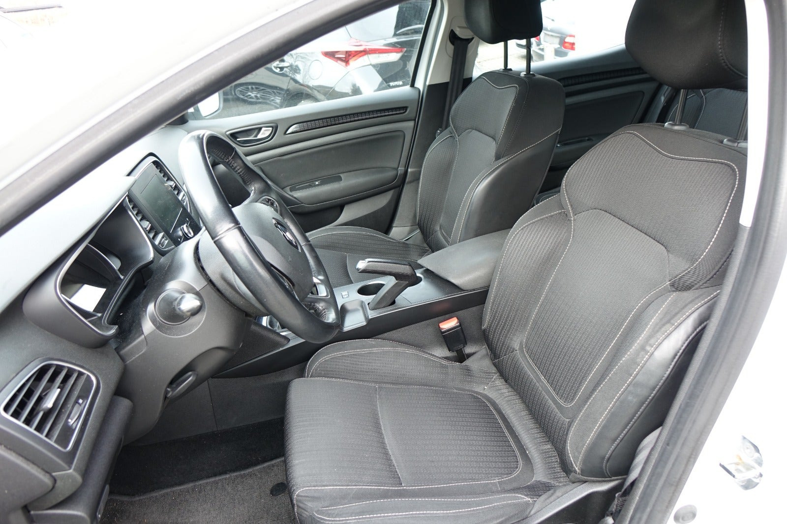 Hvid Renault Megane IV fra 2017