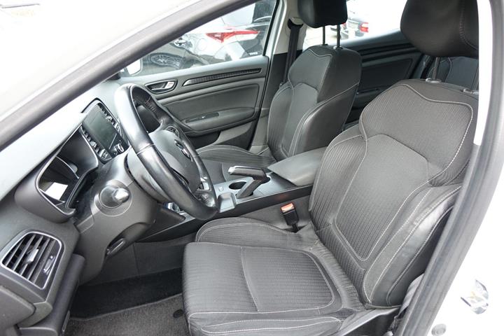 Hvid Renault Megane IV fra 2017
