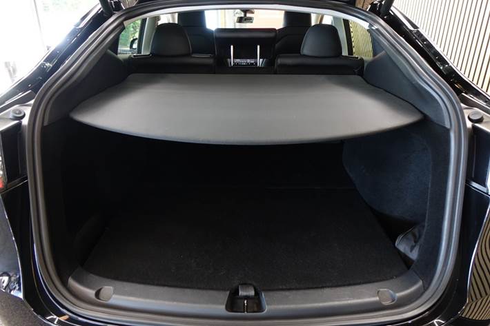 Sort Tesla Model Y fra 2023