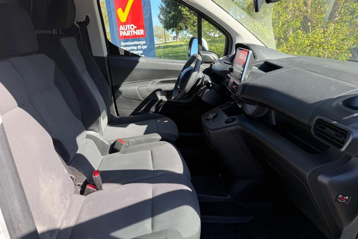 Hvid Peugeot Partner fra 2020