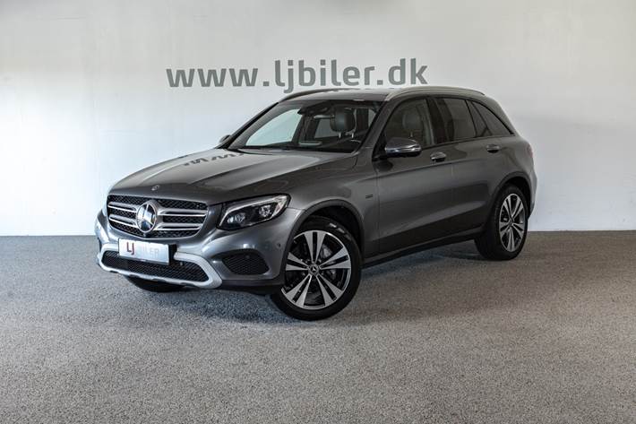 Grå Mercedes GLC350 e fra 2018