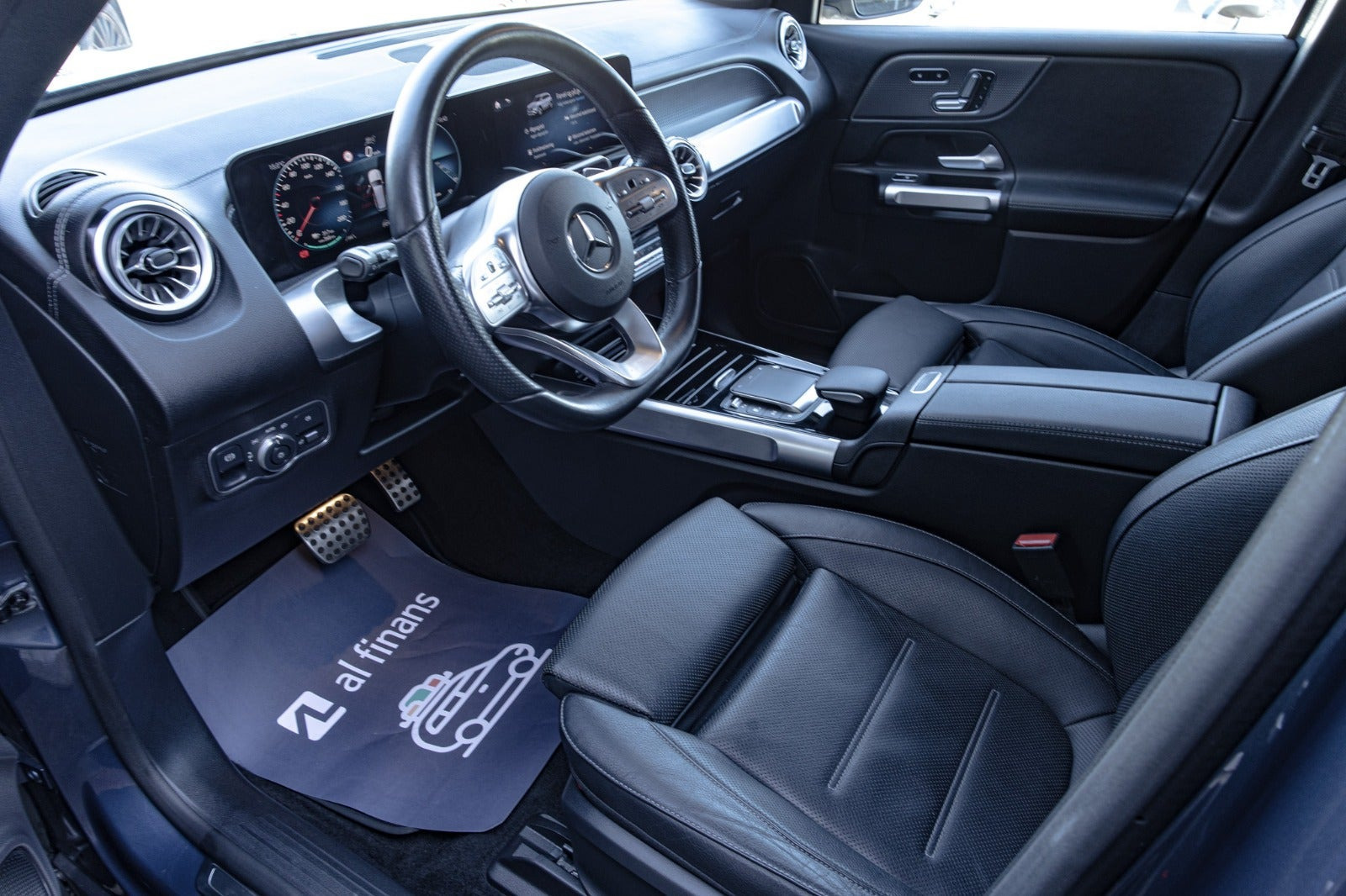 Sort Mercedes EQB300 fra 2022