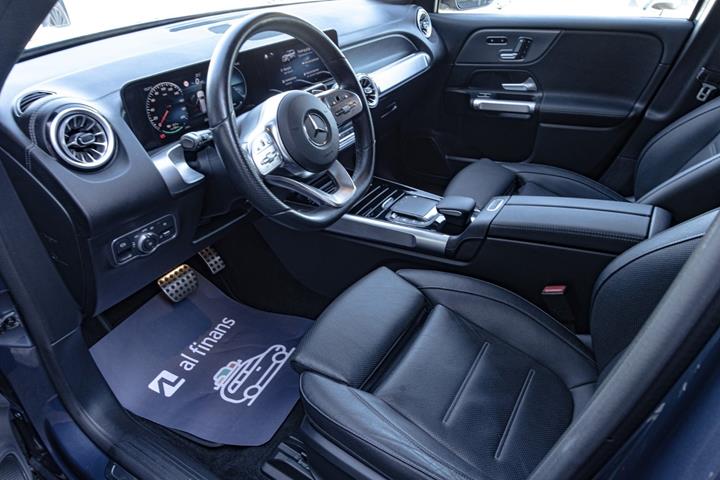 Sort Mercedes EQB300 fra 2022