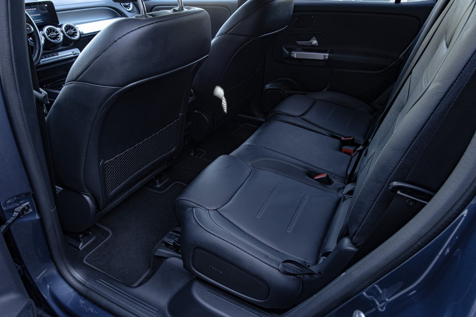 Sort Mercedes EQB300 fra 2022