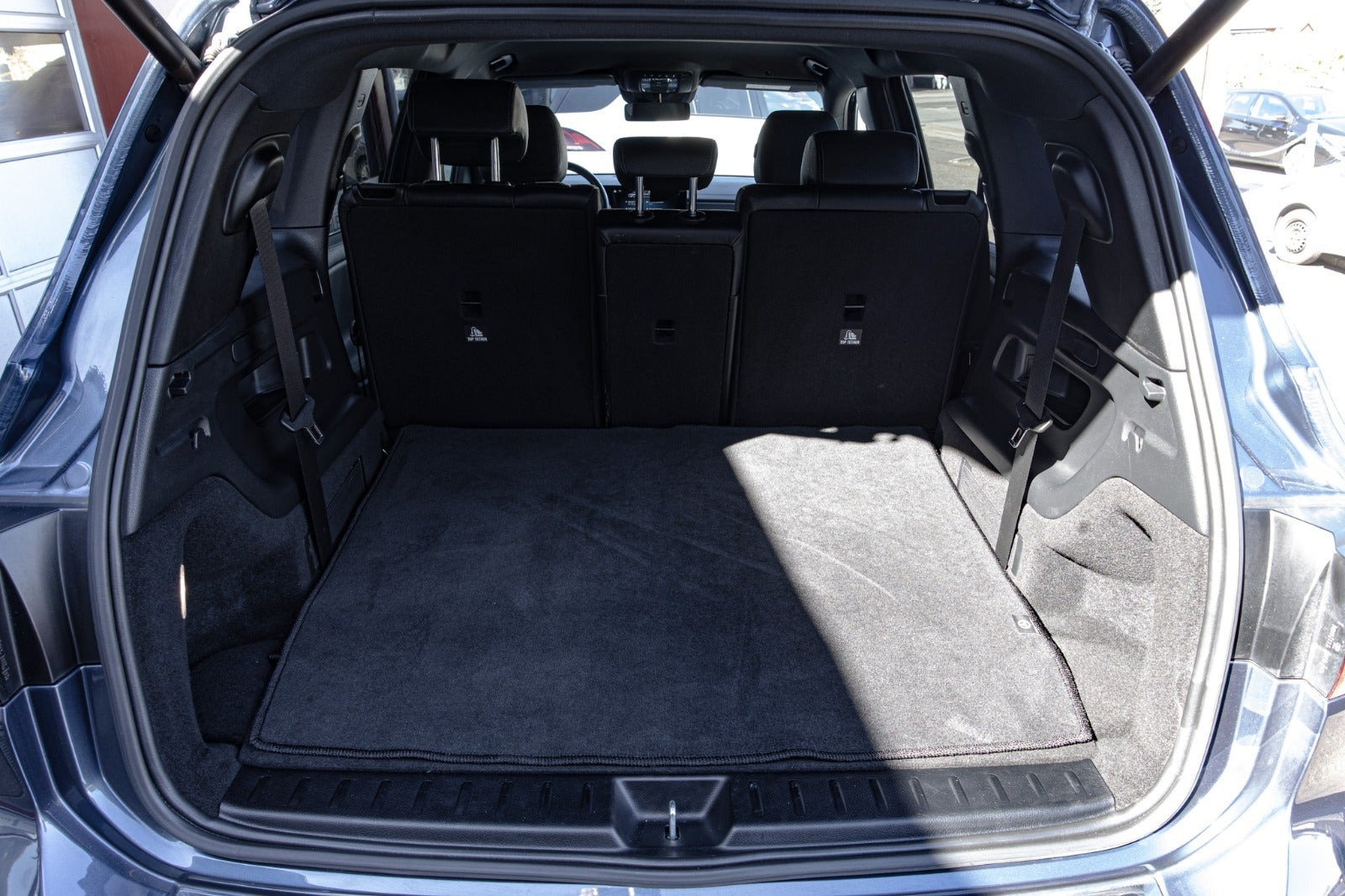 Sort Mercedes EQB300 fra 2022