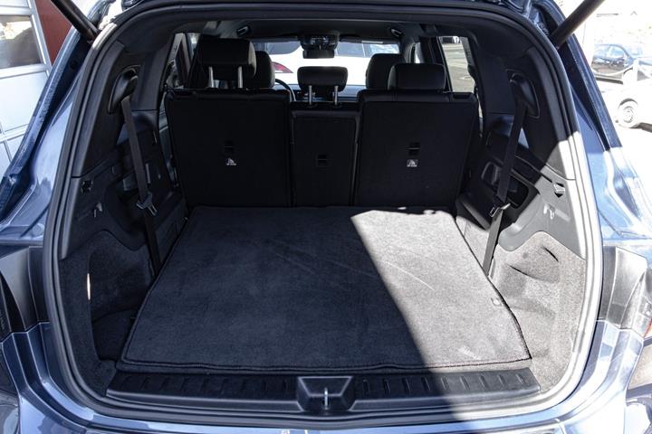Sort Mercedes EQB300 fra 2022