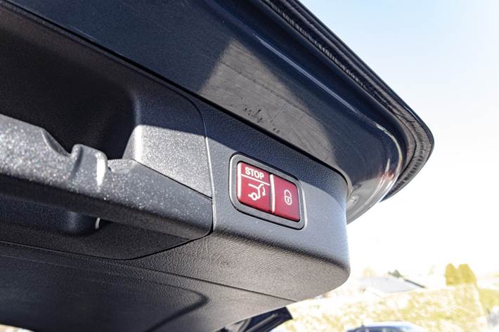 Sort Mercedes EQB300 fra 2022