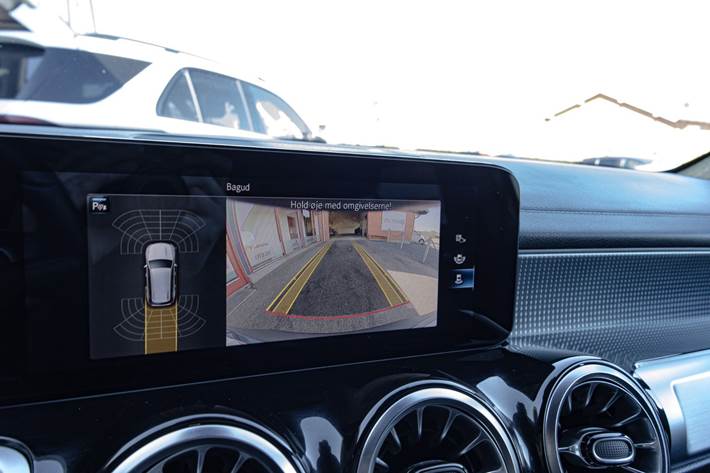 Sort Mercedes EQB300 fra 2022