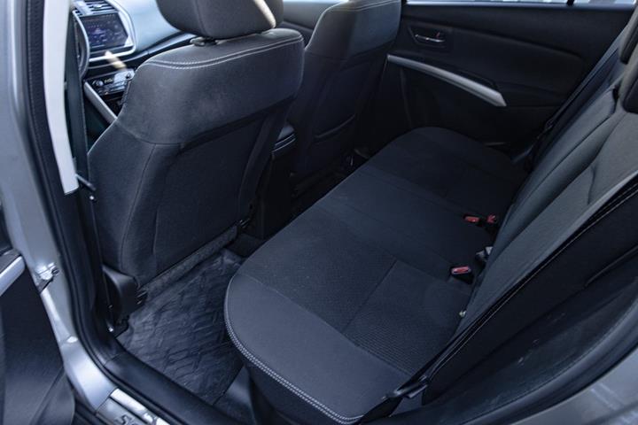 Grå Suzuki S-Cross fra 2016
