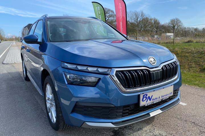Blå Skoda Kamiq fra 2020 set udefra