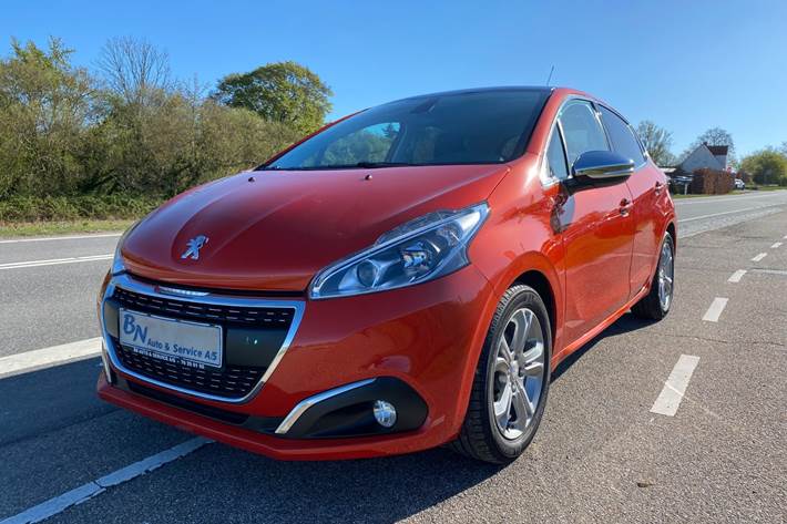 Orange Peugeot 208 fra 2017