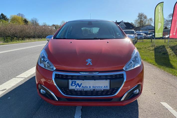 Orange Peugeot 208 fra 2017