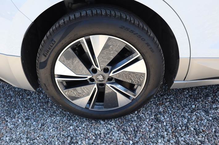 Hvid Skoda Enyaq fra 2026