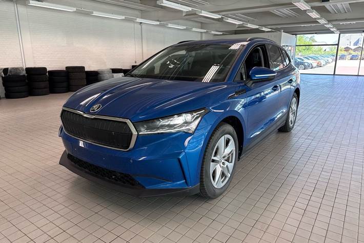 Blå Skoda Enyaq fra 2023
