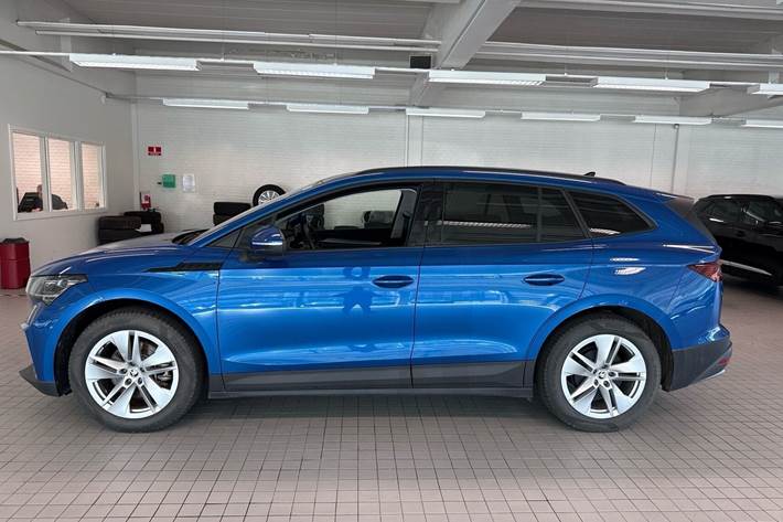 Blå Skoda Enyaq fra 2023