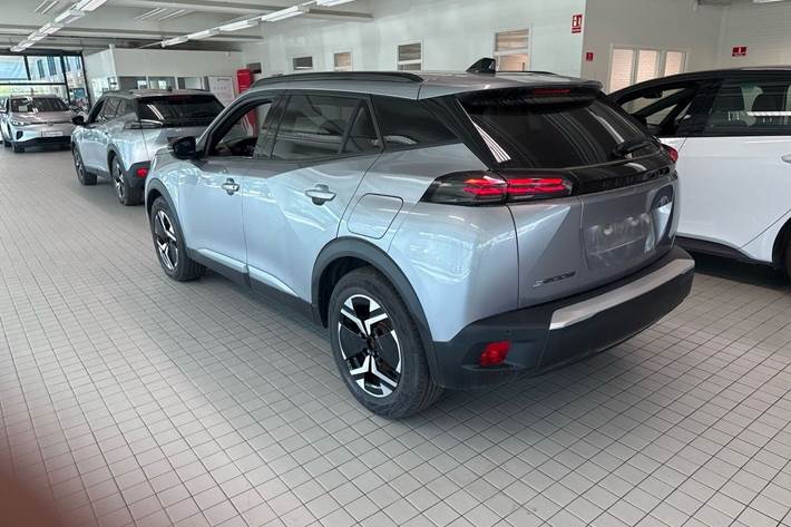 Grå Peugeot e-2008 fra 2025