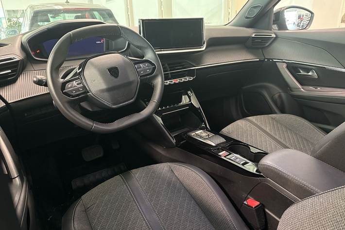 Grå Peugeot e-2008 fra 2025