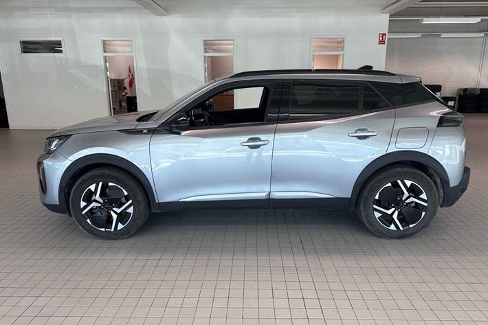 Grå Peugeot e-2008 fra 2025