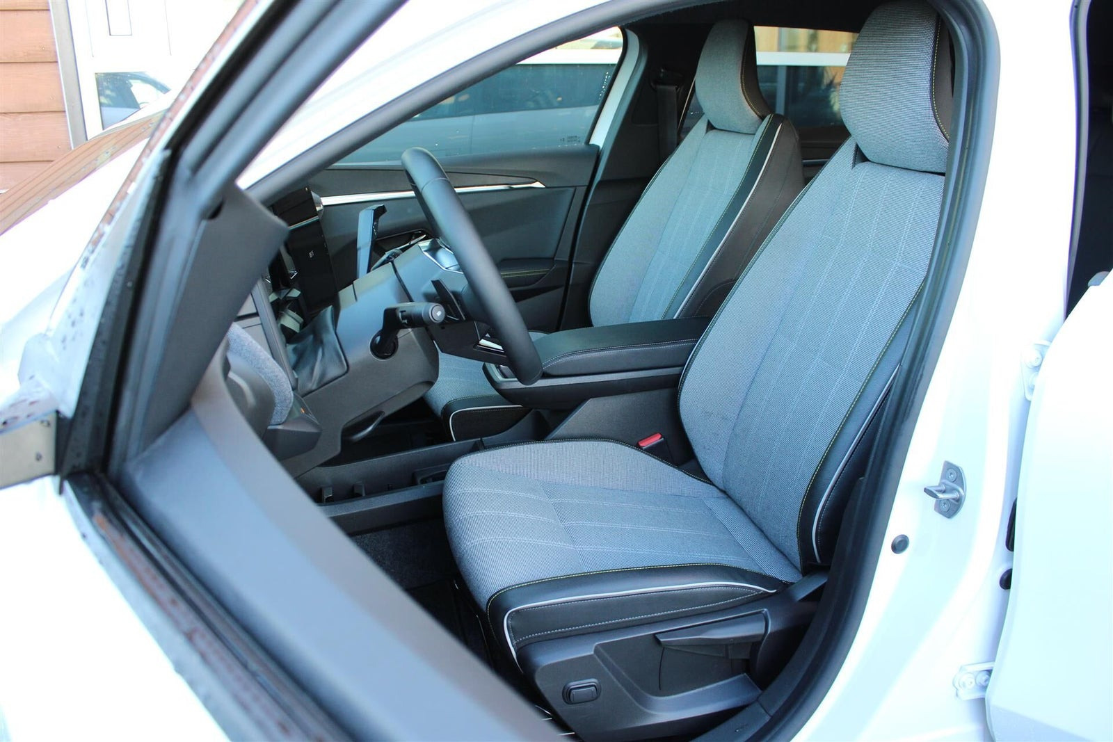 Hvid Renault Megane E-Tech fra 2024