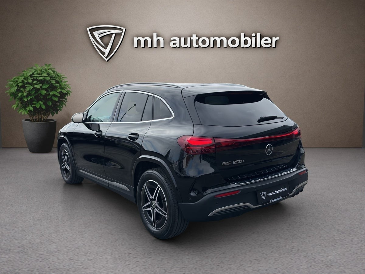 Sort Mercedes EQA250+ fra 2024