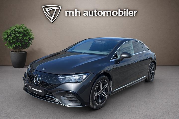 Grå Mercedes EQE350 fra 2024 set udefra